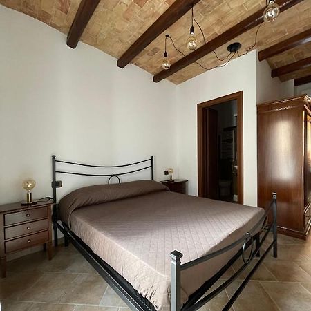 La Vie En Rose Bed & Breakfast ฟอนดี ภายนอก รูปภาพ