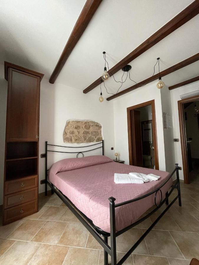 La Vie En Rose Bed & Breakfast ฟอนดี ภายนอก รูปภาพ