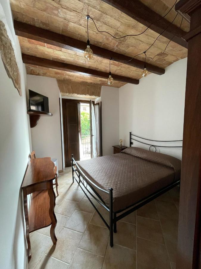 La Vie En Rose Bed & Breakfast ฟอนดี ภายนอก รูปภาพ