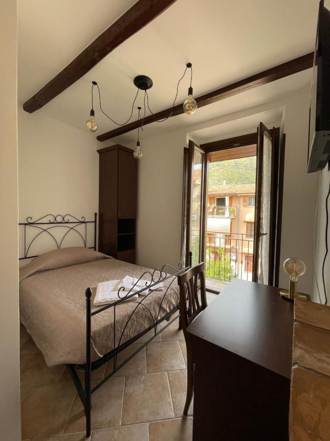 La Vie En Rose Bed & Breakfast ฟอนดี ภายนอก รูปภาพ