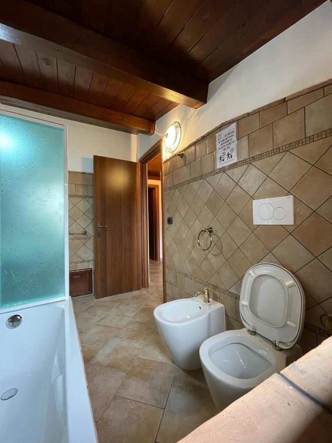 La Vie En Rose Bed & Breakfast ฟอนดี ภายนอก รูปภาพ